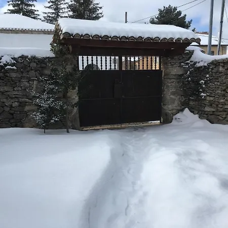 Appartement House With 4 Bedrooms In De Gredos, With Wonderful Mountain View... Navarredonda
